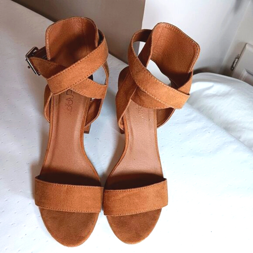 Therapy Women's Tan Ankle Strap Sandals Faux Suede 3.5" Block Heel Shoes Size 6